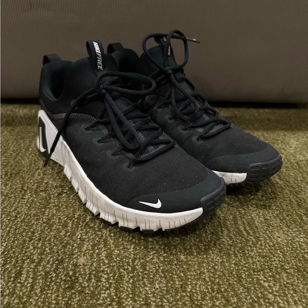 Nike Black and White Running Sneakers